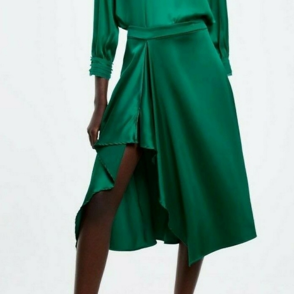 Zara NWT Emerald  Green Front Flounce Skirt